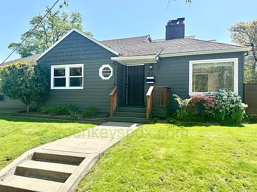 7212 NE Tillamook St Photo 1