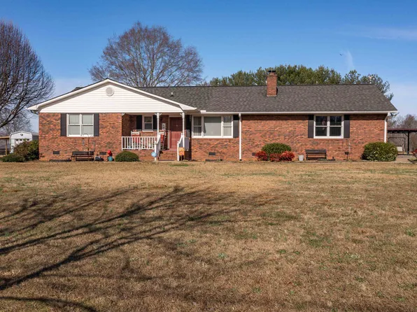 704 Robbs School Rd, Gaffney, SC 29341