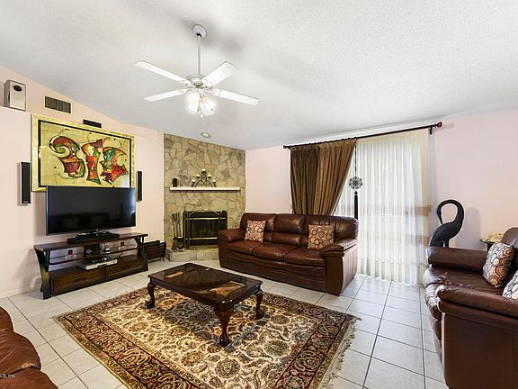 4th image of 2550 Eiffel Cir W