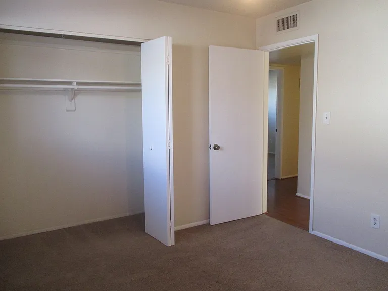 2131 E Palmcroft Dr — Photo 13