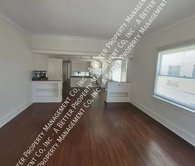 1427 E 3rd St — Photo 10