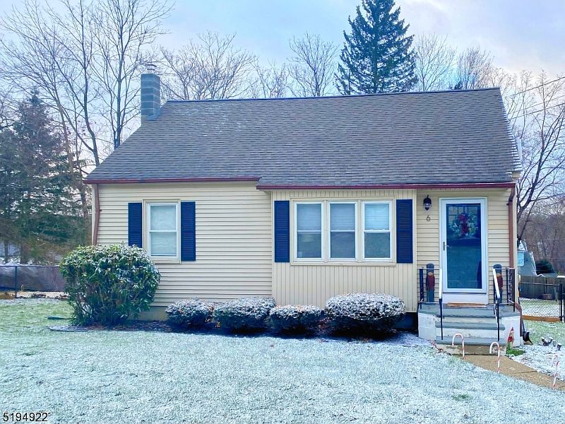 1st image of 6 Linda Ln