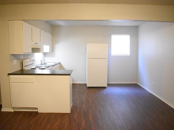 2nd image of 1606 Elkhart Ave #28