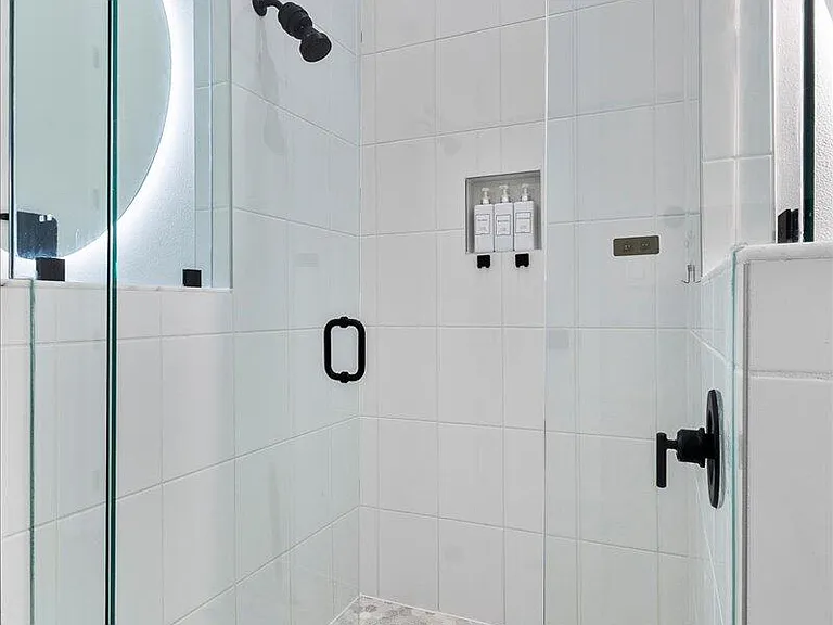 16493 Helix Ct — Photo 10
