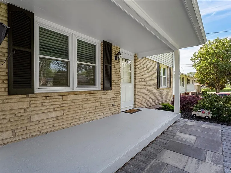Stanton Dr — Photo 4