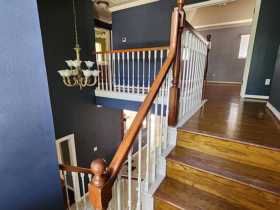 4th image of 7221 Saint James Ct