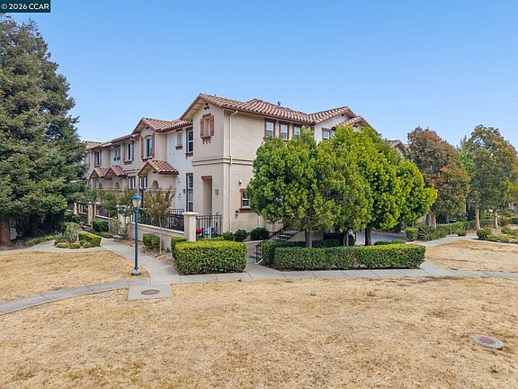 3rd image of 106 Santa Ines St