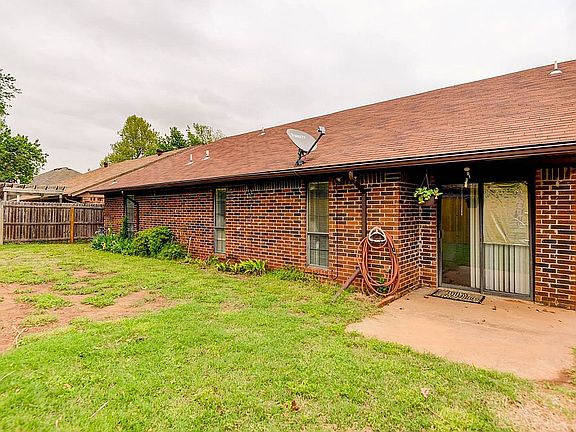 3rd image of 629 Westridge Ct