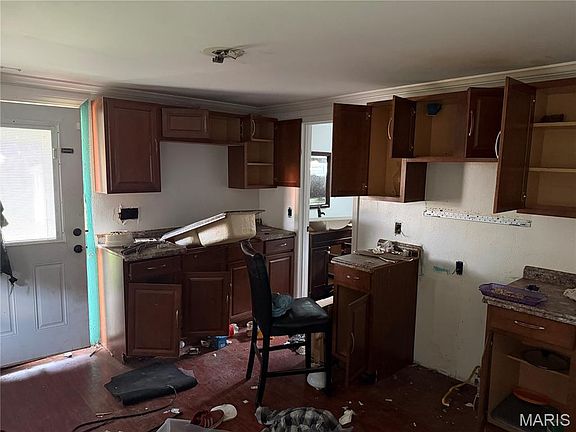 3rd image of 817 Iowa St