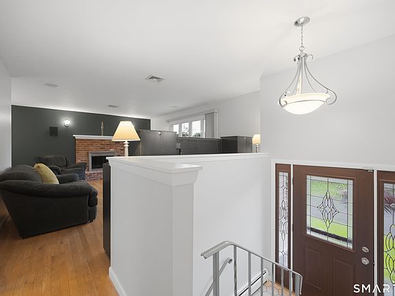 3rd image of 115 Inwood Drive