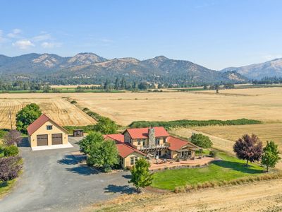 1176 Hamilton Rd, Jacksonville, OR, 97530