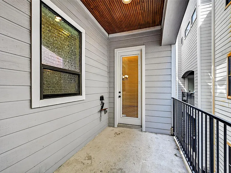 5305 Lillian St #B — Photo 13