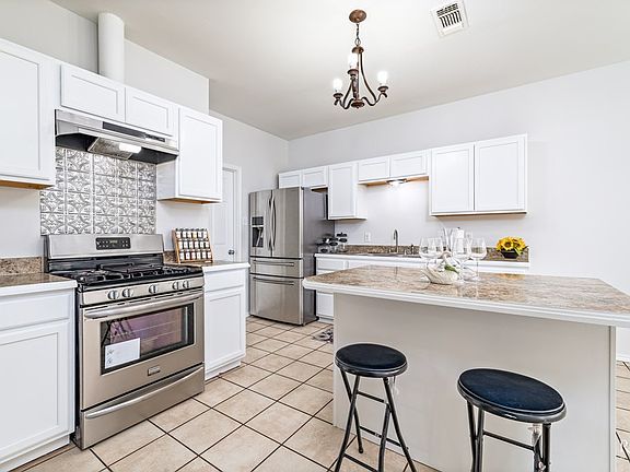 5th image of 609 E 21st St