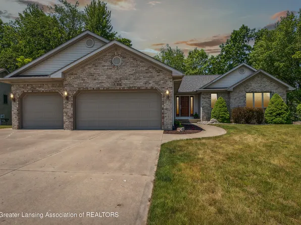 804 Woodbury Dr, Grand Ledge, MI 48837