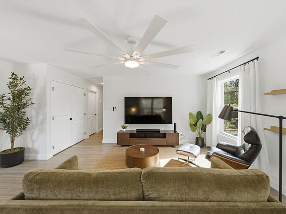 3rd image of 103 Marion St