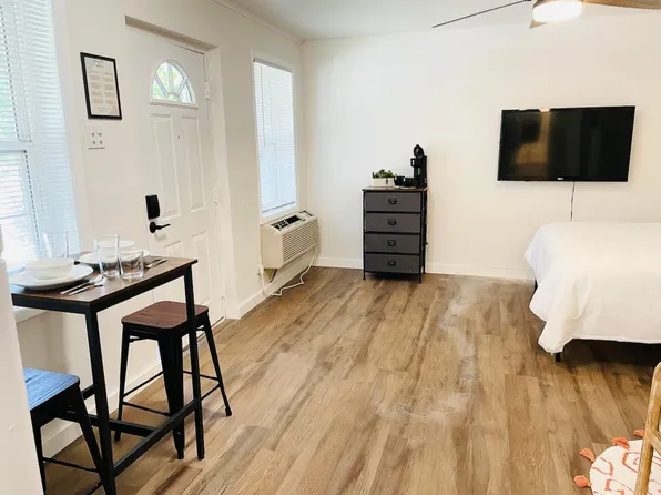 626 Jack Stephens Dr, Little Rock, AR