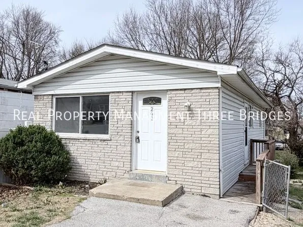 241 Flora Dr, Saint Louis, MO 63135