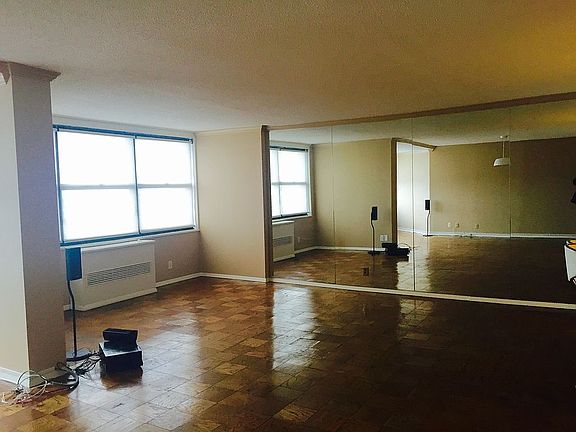 Living room w/mirror wall