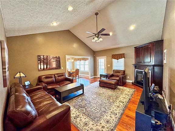 4th image of 230 Dogwood Cir NW