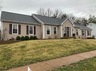 1335 Rusticview Dr, Ballwin, MO 63011