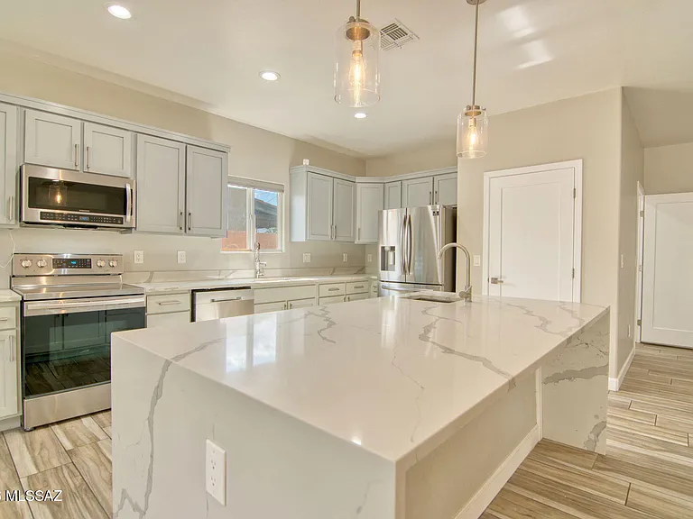 3304 E Elida St — Photo 33