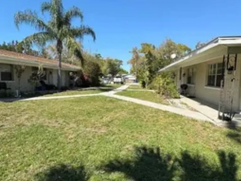 127 Avenida De Bahia #C — Photo 5