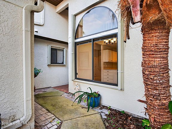 2nd image of 1607 Parkside Pl #1607