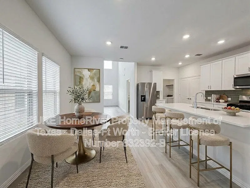 4 bed, 2.5 bath, 2055 sqft, $2,395 — Photo 2