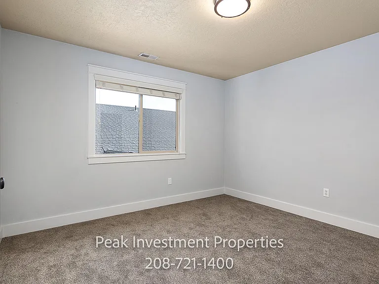 4721 S Silvermaple Ave — Photo 22