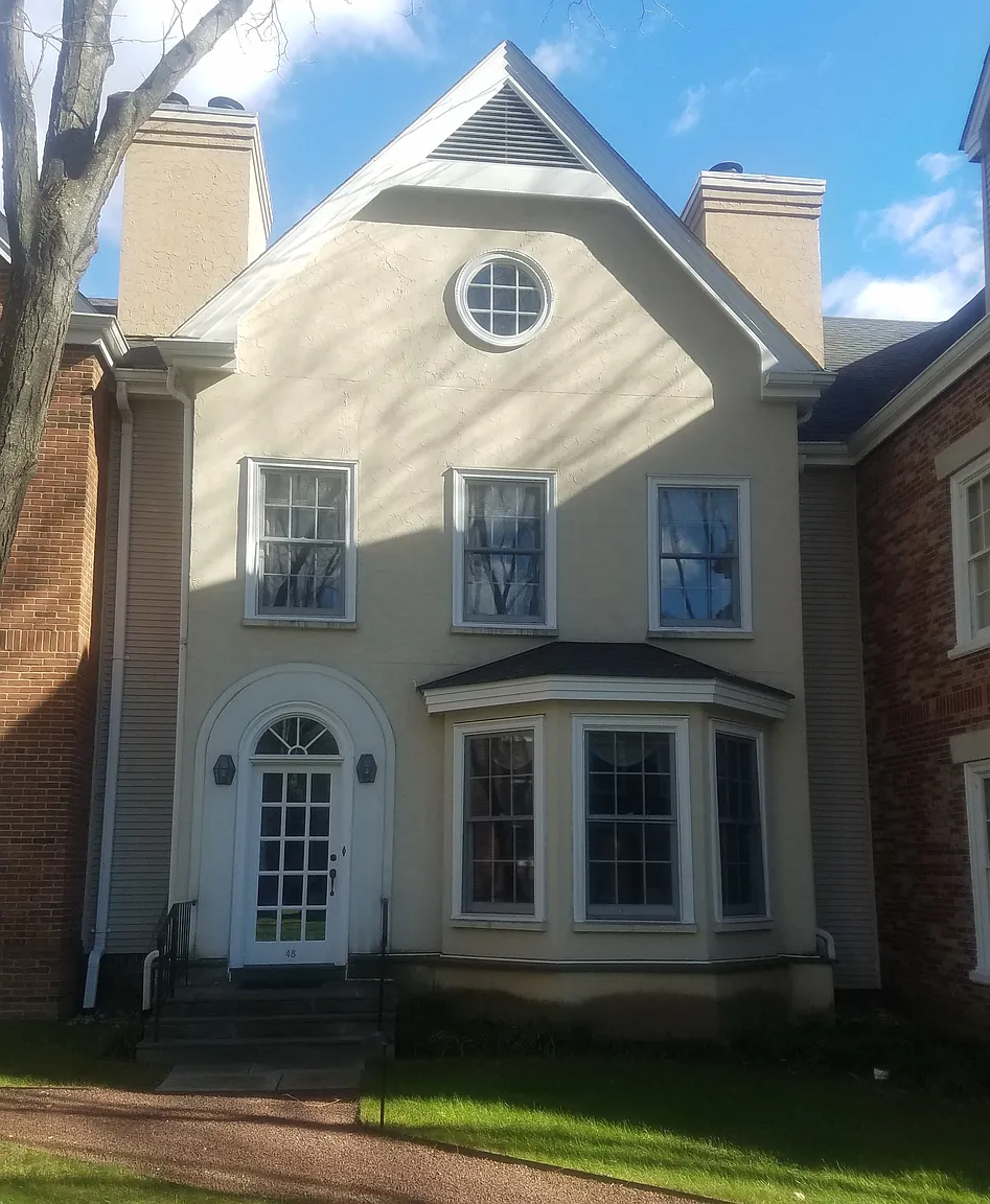 48 Governors Ln photo 1