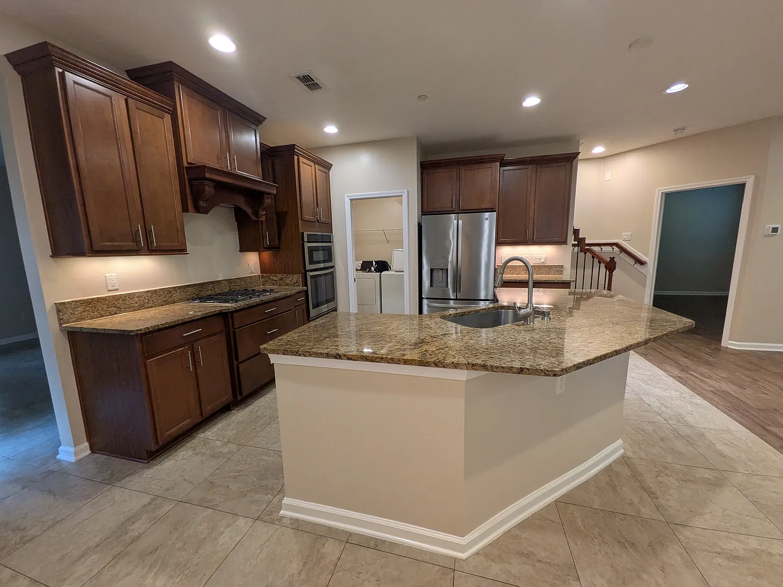 4 bed, 3.5 bath, 2480 sqft, $3,400 — Photo 3