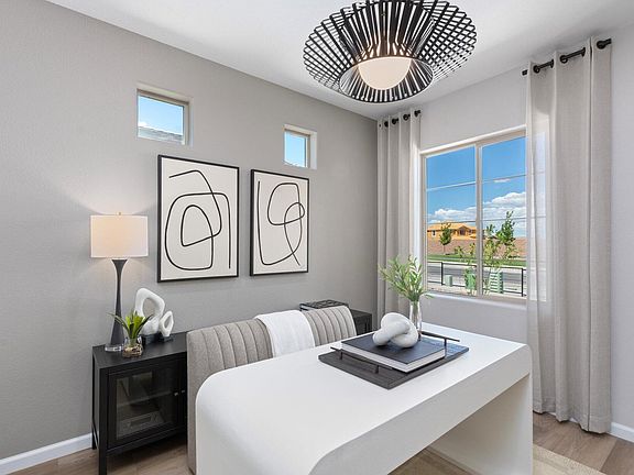 4th image of 3108 Alicia Rd NE