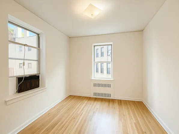 915 East 17th Street image 10 of 15