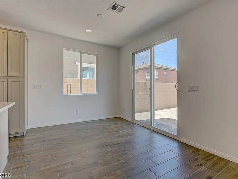 5174 Olga Manor Ave — Photo 8