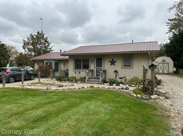 3183 Fenner St, Marlette, MI 48453