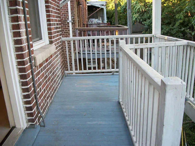 262 Bond St — Photo 23
