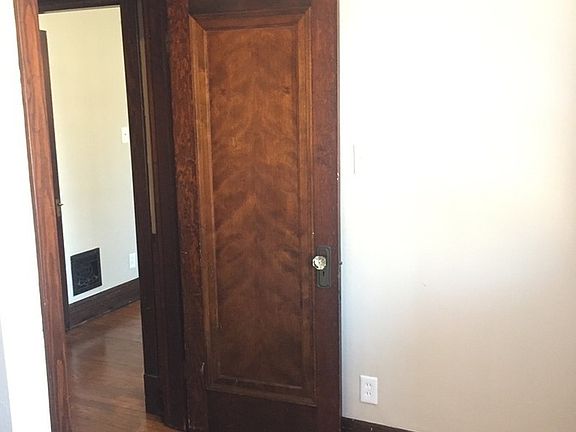 4th image of 3512A Magnolia Ave