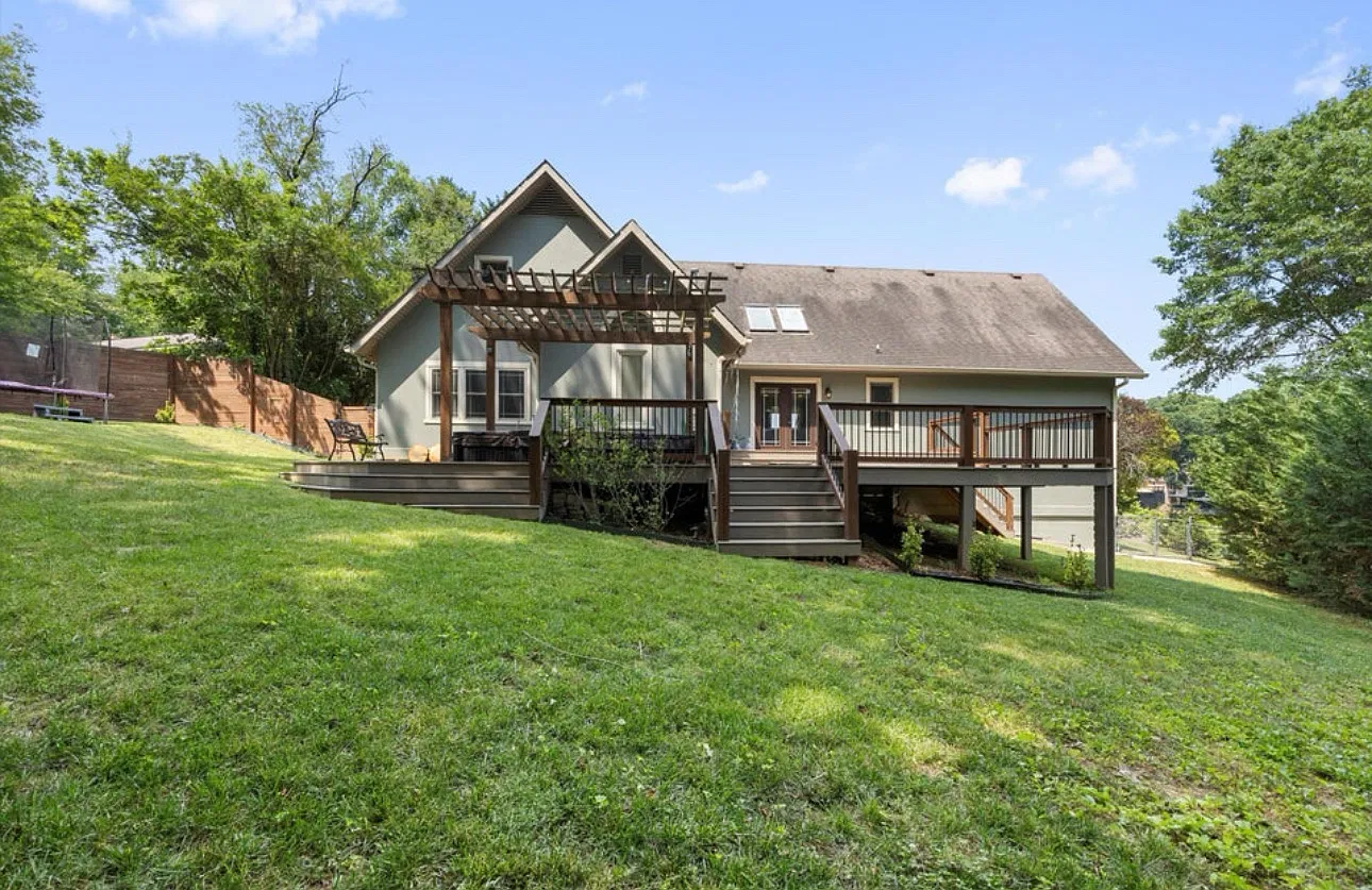 5 bed, 3.5 bath, 3000 sqft, $4,500 — Photo 1