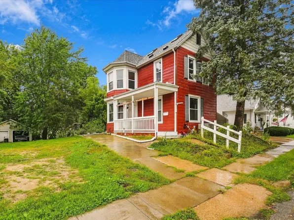 320 Valeria St, Dubuque, IA 52001