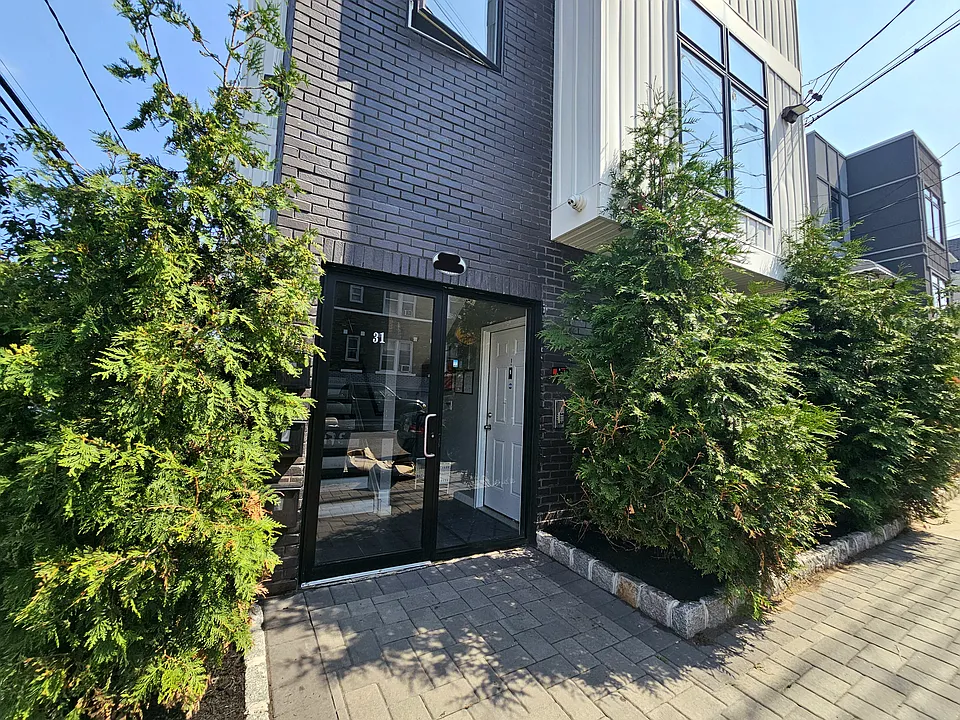 31 12th Ave #1