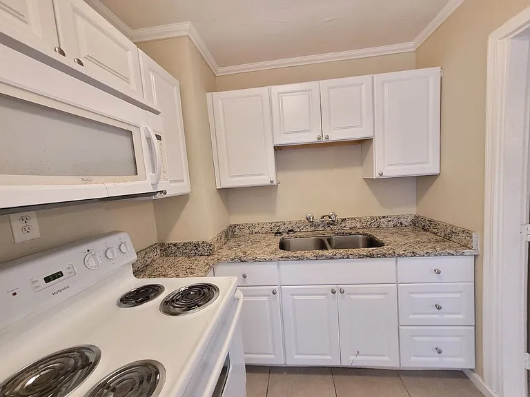 1408 Dexter Ave — Photo 7