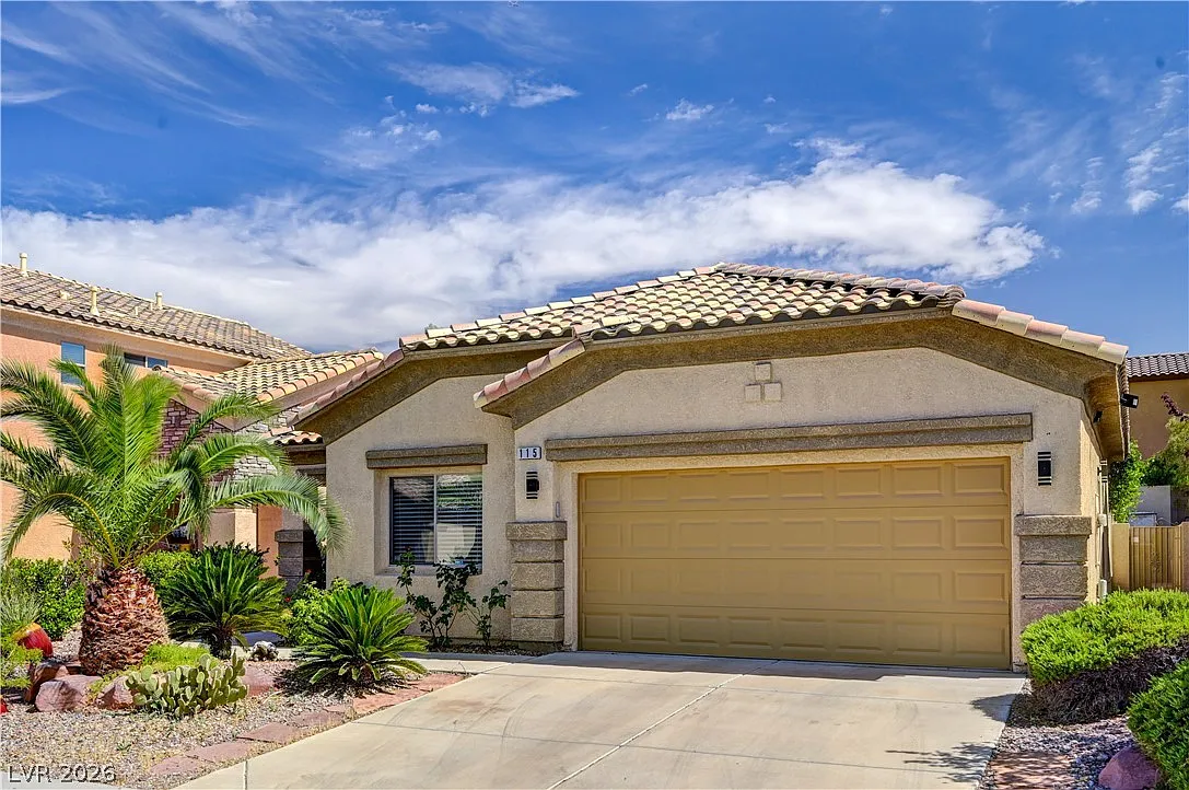 3 bed, 2.0 bath, 1967 sqft, $3,300 — Photo 2
