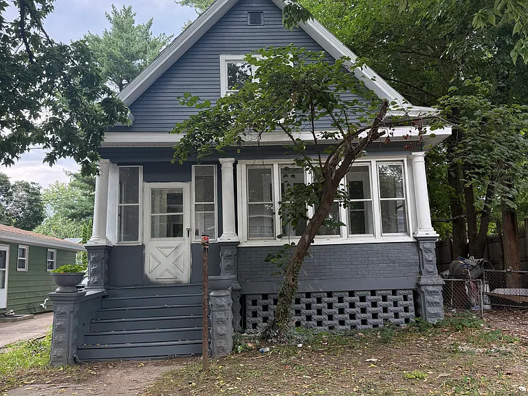 721 E Corrington Ave — Photo 1