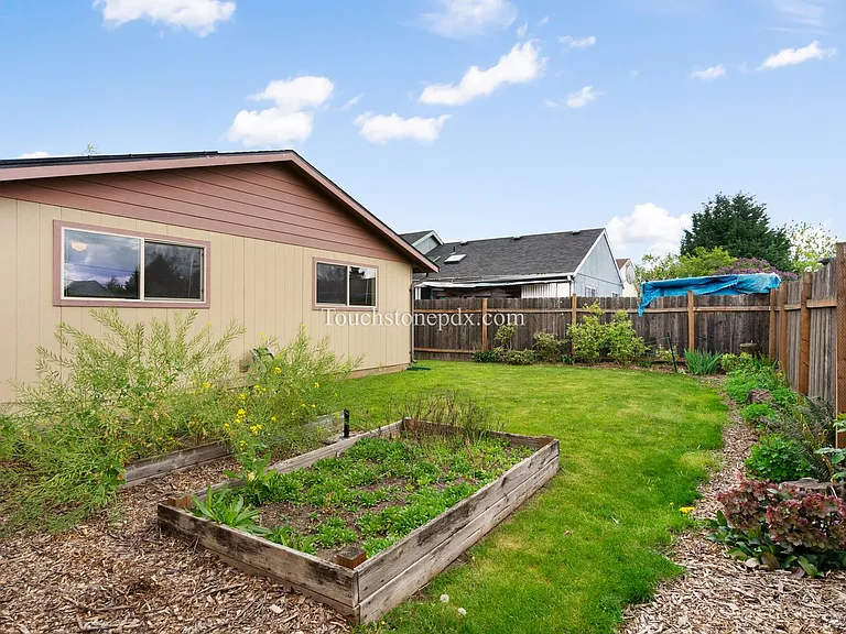 6718 SE Center St — Photo 27