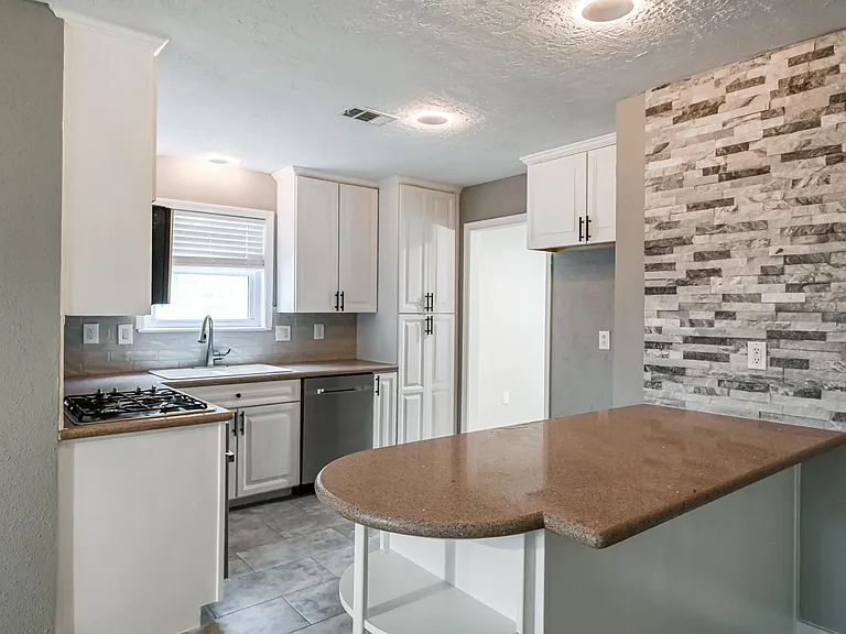 7923 Dawnridge Dr — Photo 3