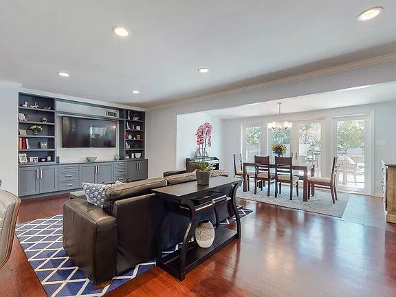 2nd image of 4508 Lone Pine Ln