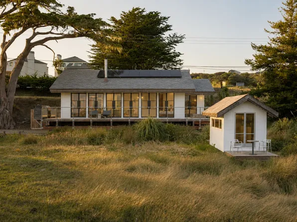 501 Smith Brothers Rd, Bodega Bay, CA 94923