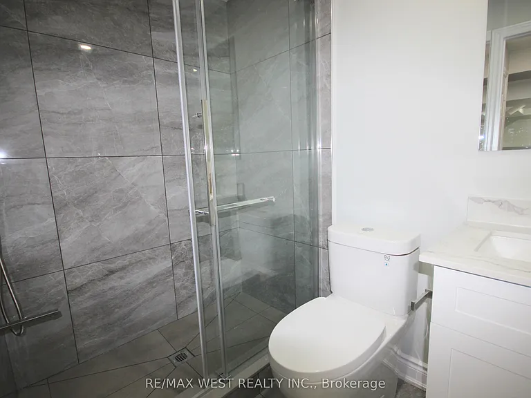 152 The Queensway #BASEMENT — Photo 16