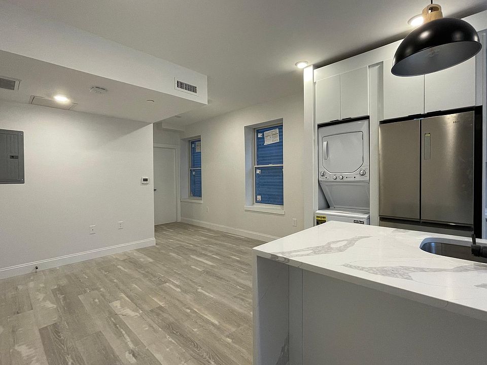 2nd image of 108 Chelsea St #1F