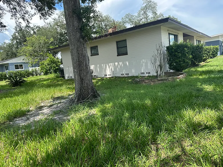 W Beacon Rd — Photo 28